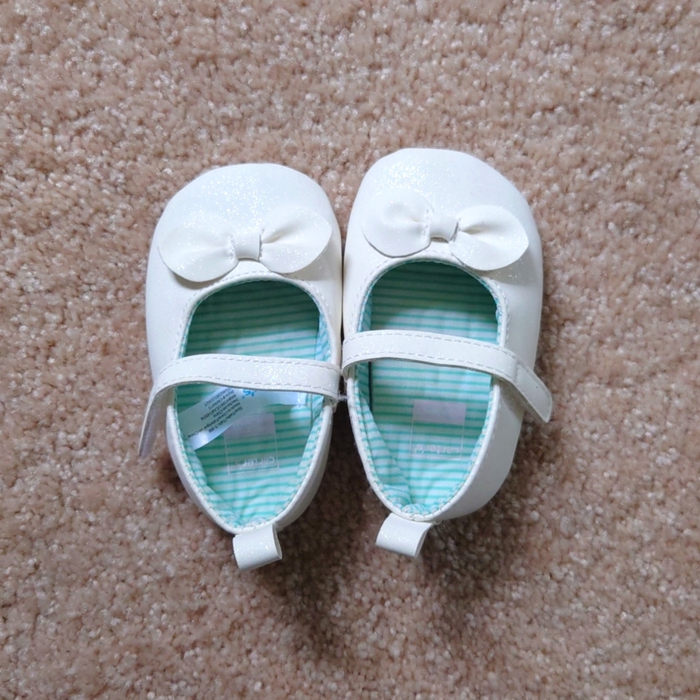 NWOT Baby girl white shoes